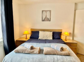 Spacious 3 Bedroom House - Sleeps 5